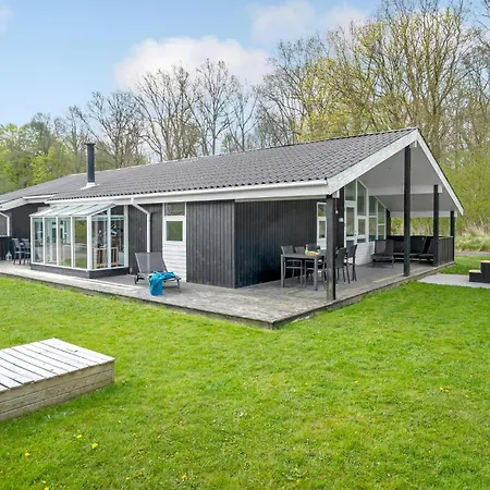 Beautiful In Juelsminde With Indoor Swimming Pool Vakantiehuis Sonderby (Midtjylland)