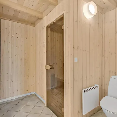 Дом отдыха Beautiful In Juelsminde With Indoor Swimming Pool Sonderby (Midtjylland)