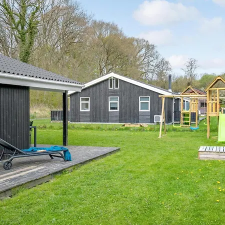 Beautiful In Juelsminde With Indoor Swimming Pool Vakantiehuis *