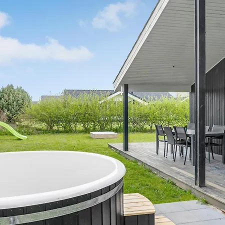 Дом отдыха Amazing In Juelsminde With Sauna *