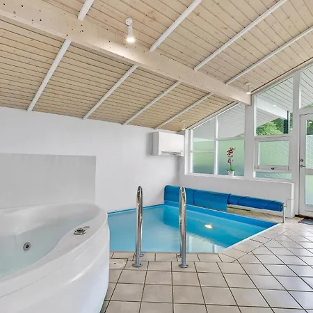 Vakantiehuis Beautiful In Juelsminde With Indoor Swimming Pool